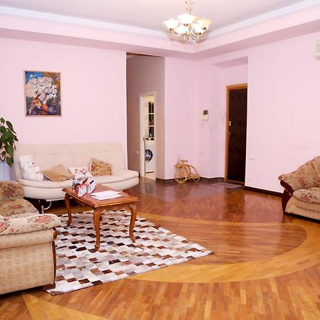 Apartment On 11 Amiryan Street Yerevan Bagian luar foto