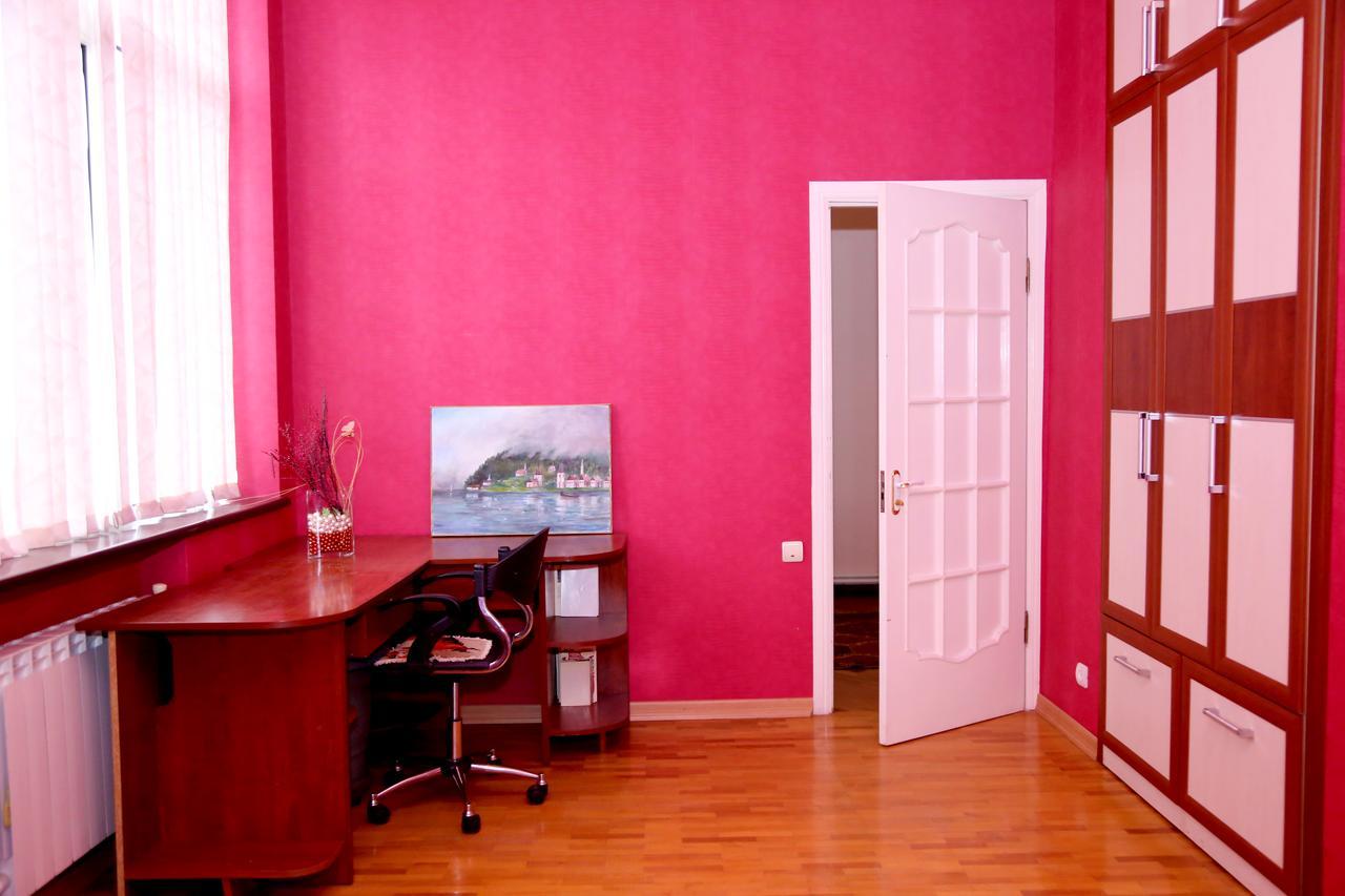 Apartment On 11 Amiryan Street Yerevan Bagian luar foto