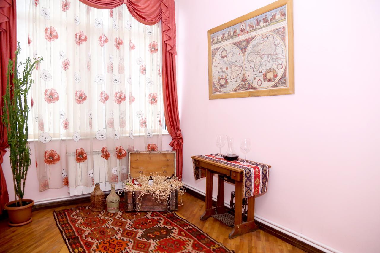 Apartment On 11 Amiryan Street Yerevan Bagian luar foto