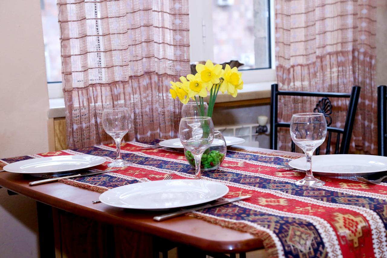 Apartment On 11 Amiryan Street Yerevan Bagian luar foto