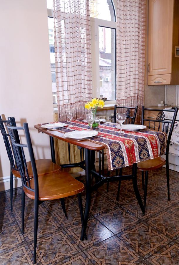 Apartment On 11 Amiryan Street Yerevan Bagian luar foto